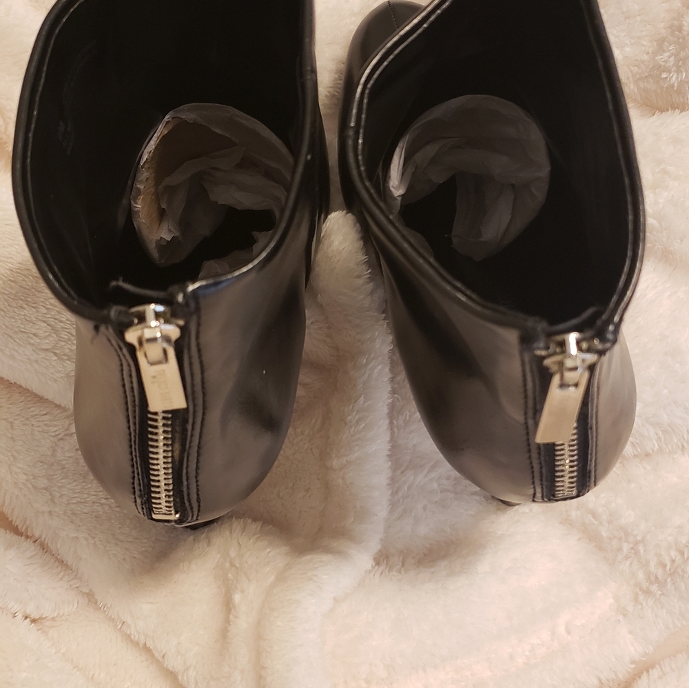 Boots - Picture 3 of 6